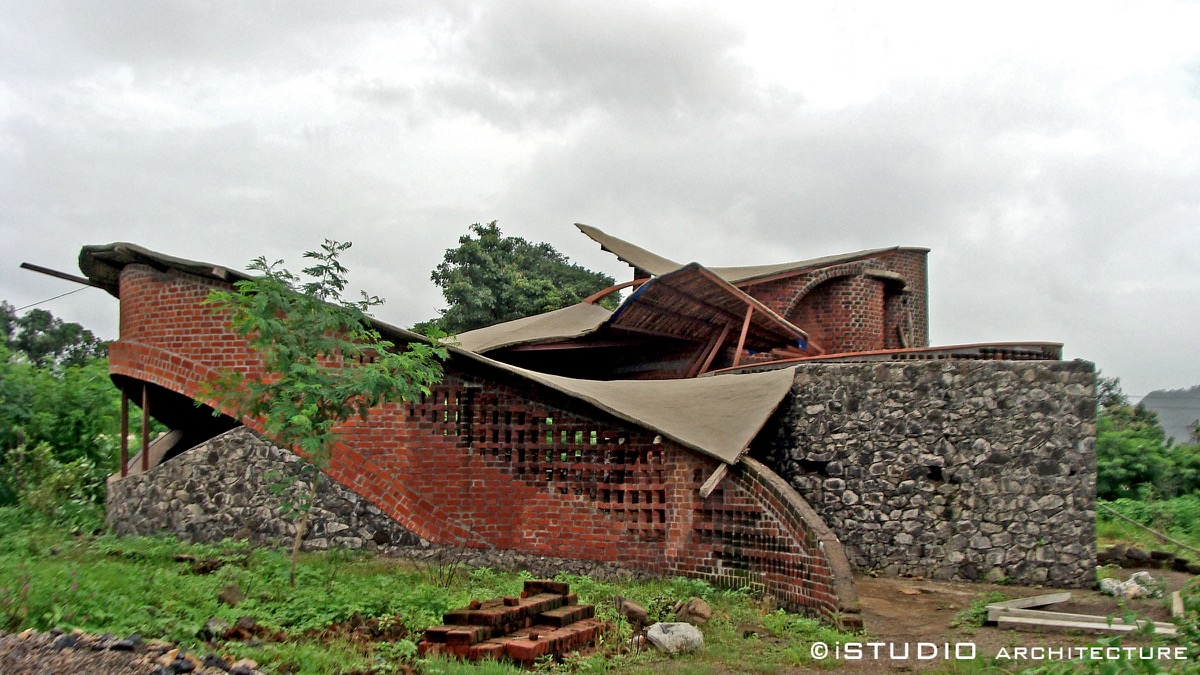 the-brick-house-iStudio-Architecture-Wada-Thane