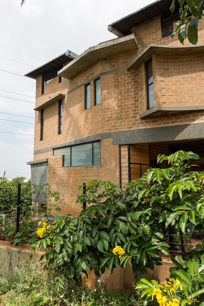 Residence for Charis, at Bangalore, by Biome Environmental 27