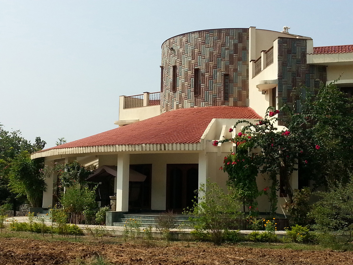 Weekend home in South Gujarat, Ahmedabad-Azmi Wadia 1