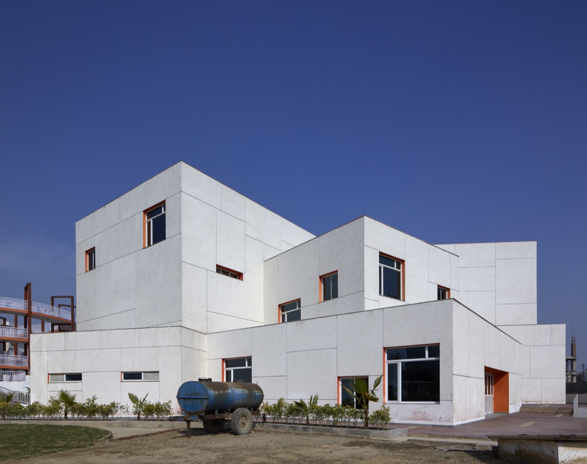 MPH at DPS NOIDA by r+d Studio