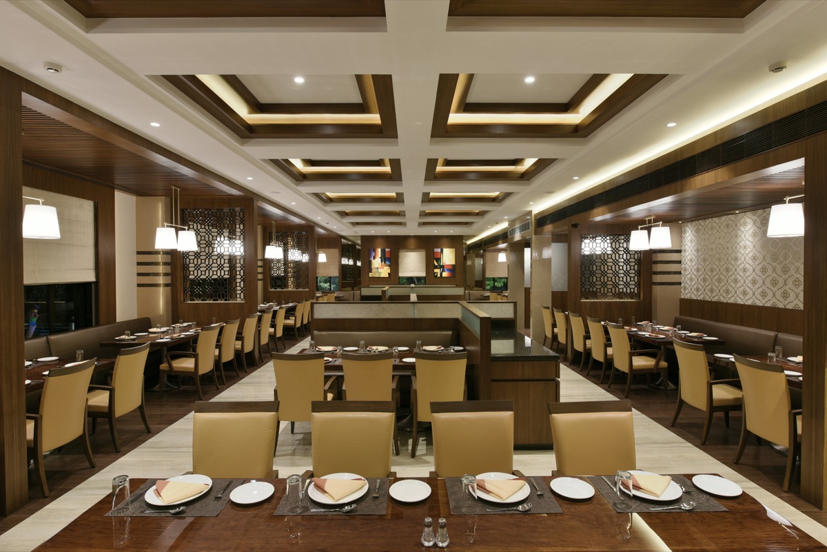 Flavours 'n' Spice Restaurant at Matunga, by GA Designs