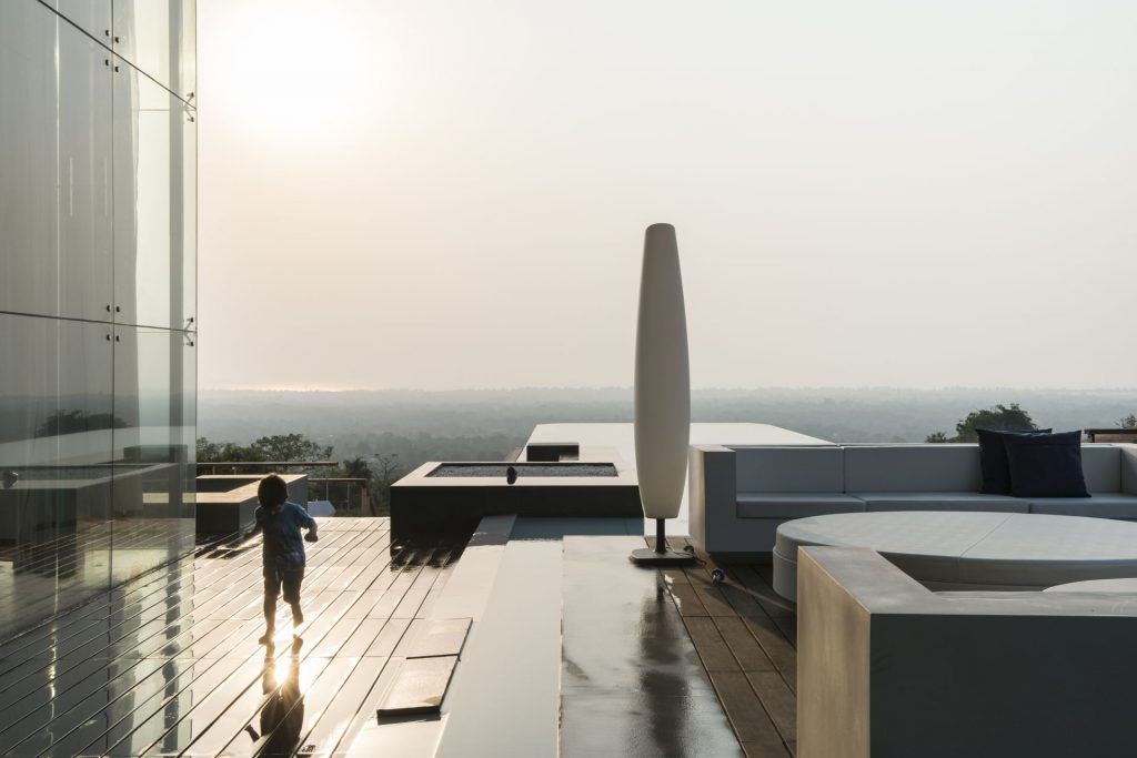 Aurelia - House under a pool at Mumbai by SHROFFLEóN