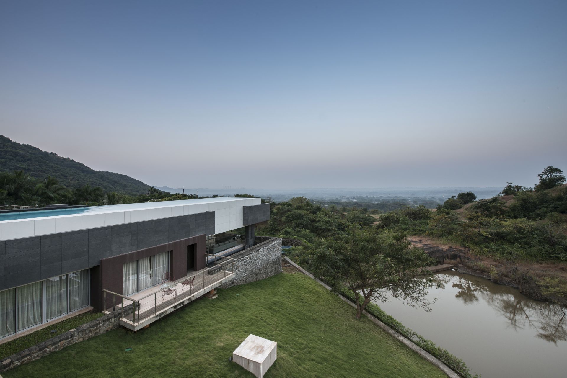 Aurelia - House under a pool at Mumbai by SHROFFLEóN