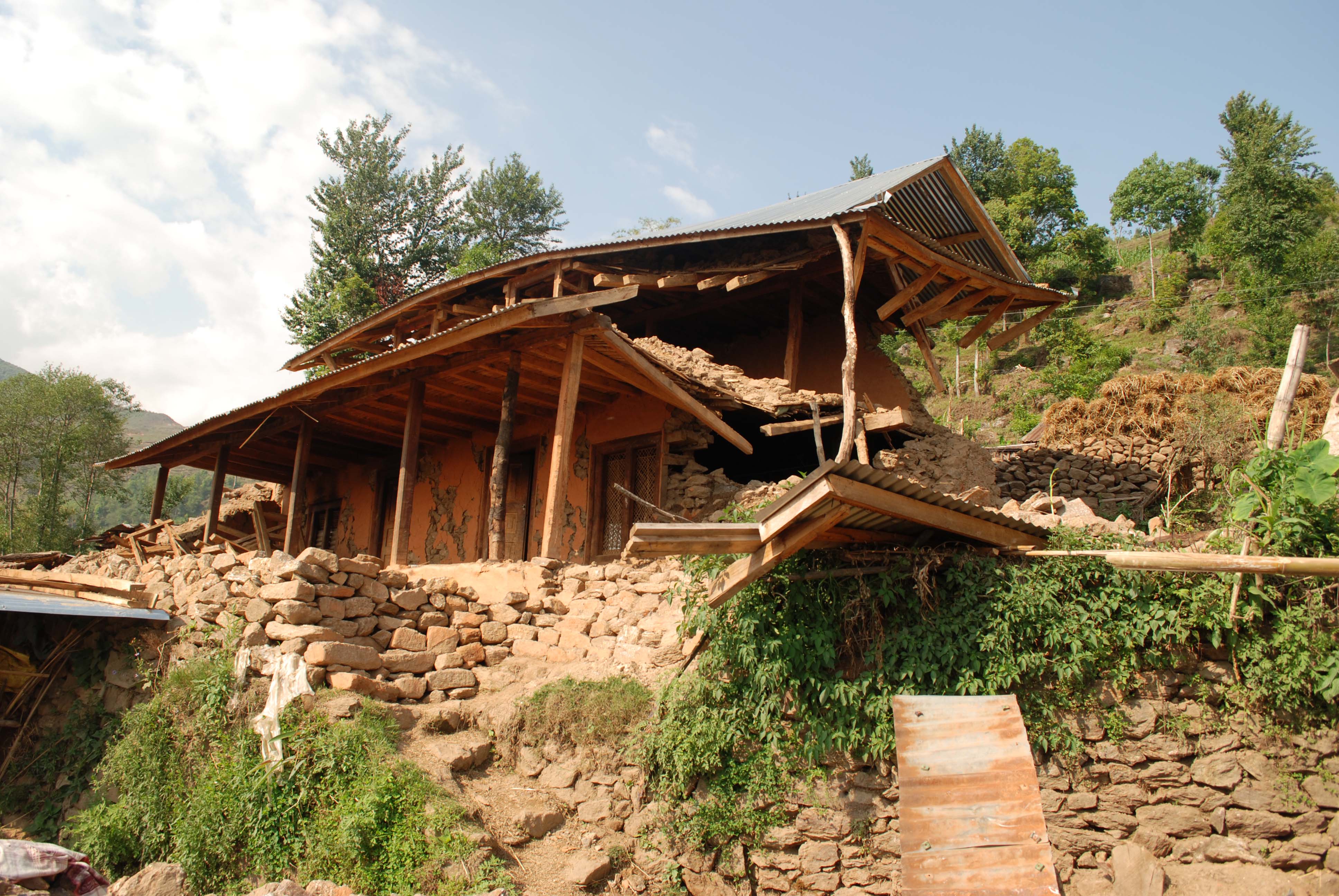Earthquake Resistant Self-Help Traditional House at Nepal by ALLEYA AND ASSOCIATES