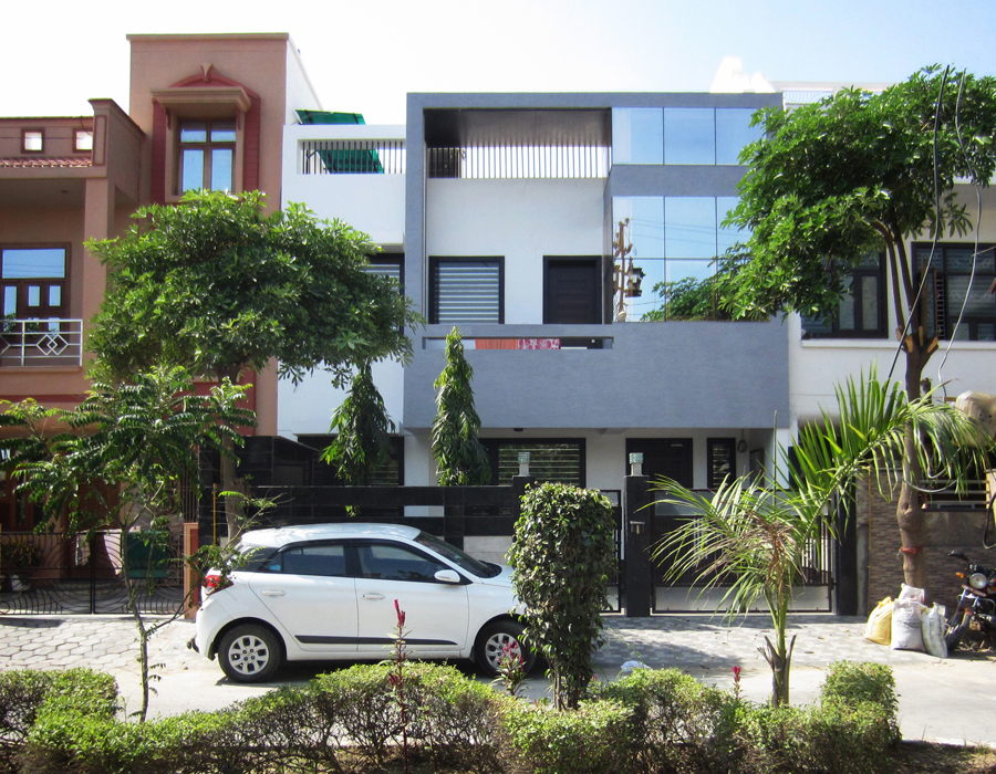 Radha Puram Residence at Mathura by Jaikeshav Mishra Architects