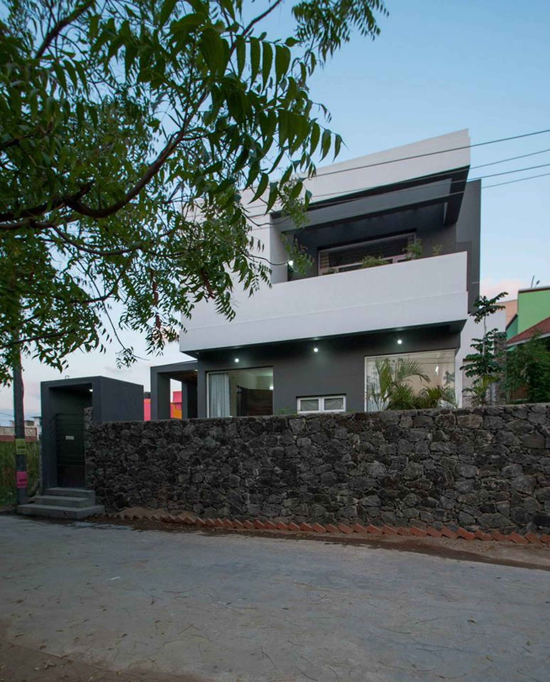 Mrs & Mr.JUSTIN'S RESIDENCE AT MEDAVAKKAM, CHENNAI by Murali Architects