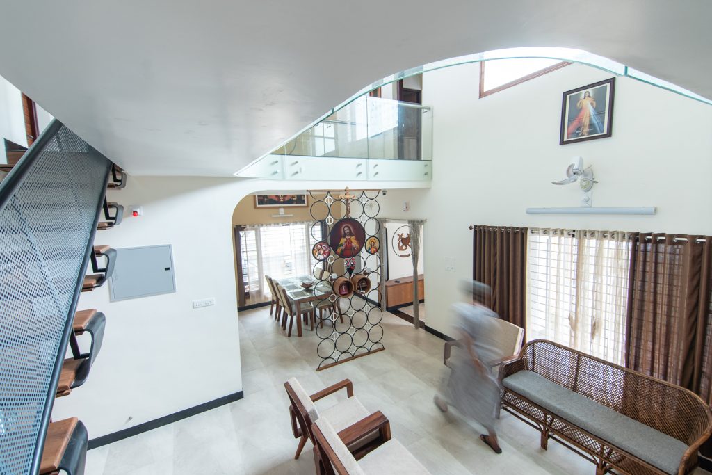 The Fluid House for Dr. Gerald and Anila, at Kottayam, by MySPACE Architects 39