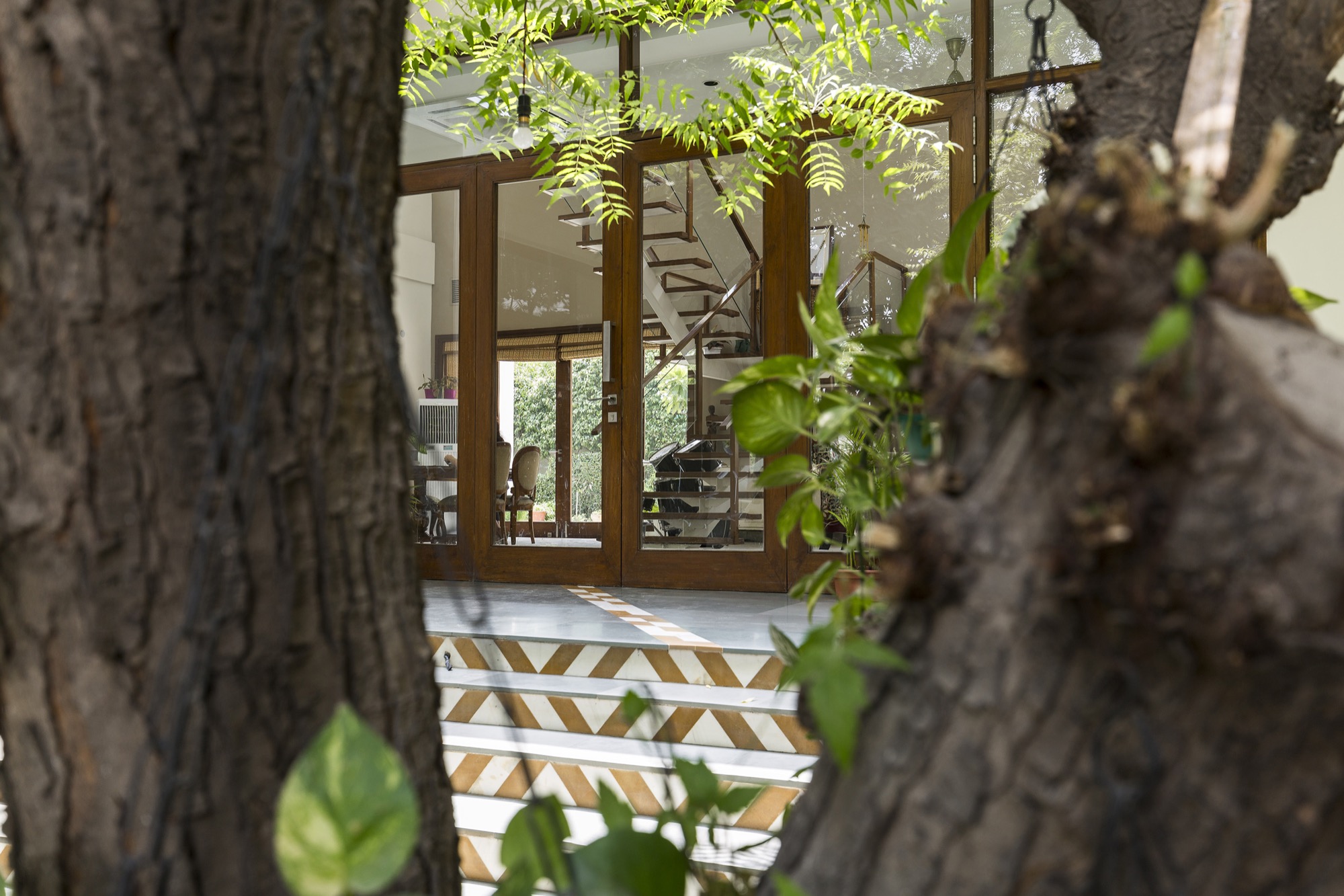 Neem-Aaangan, a house around neem tree in Delhi, by Design Bureau 1