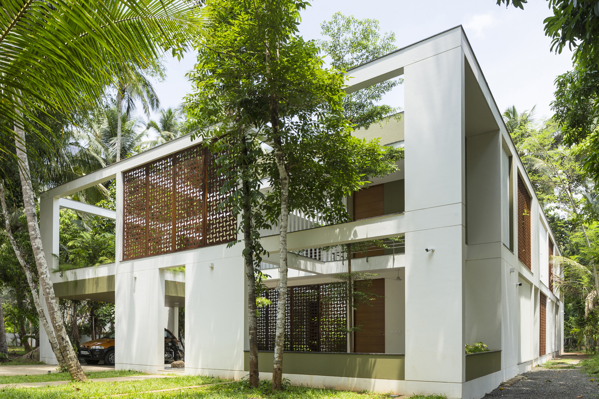 LIJO.RENY.architects - Regimented House at Kerala