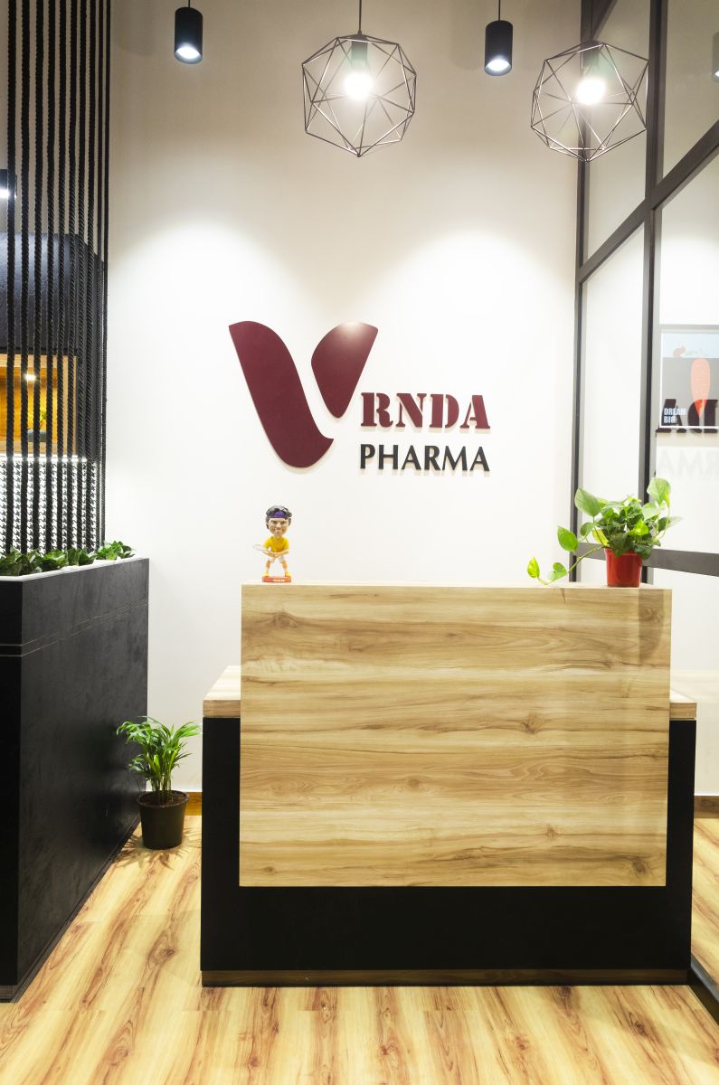 Going Back to Black – Vrnda Pharma Office, at Mumbai, by The Design Chapel. 3