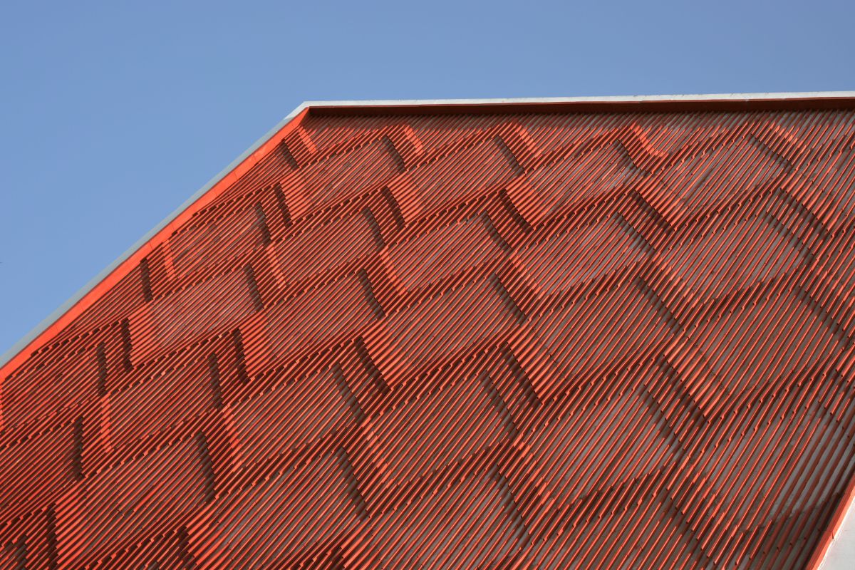 Clay roof tiles façade to minimize heat gain and has decorative function, at Vadodara, by Manoj Patel Design Studio 93