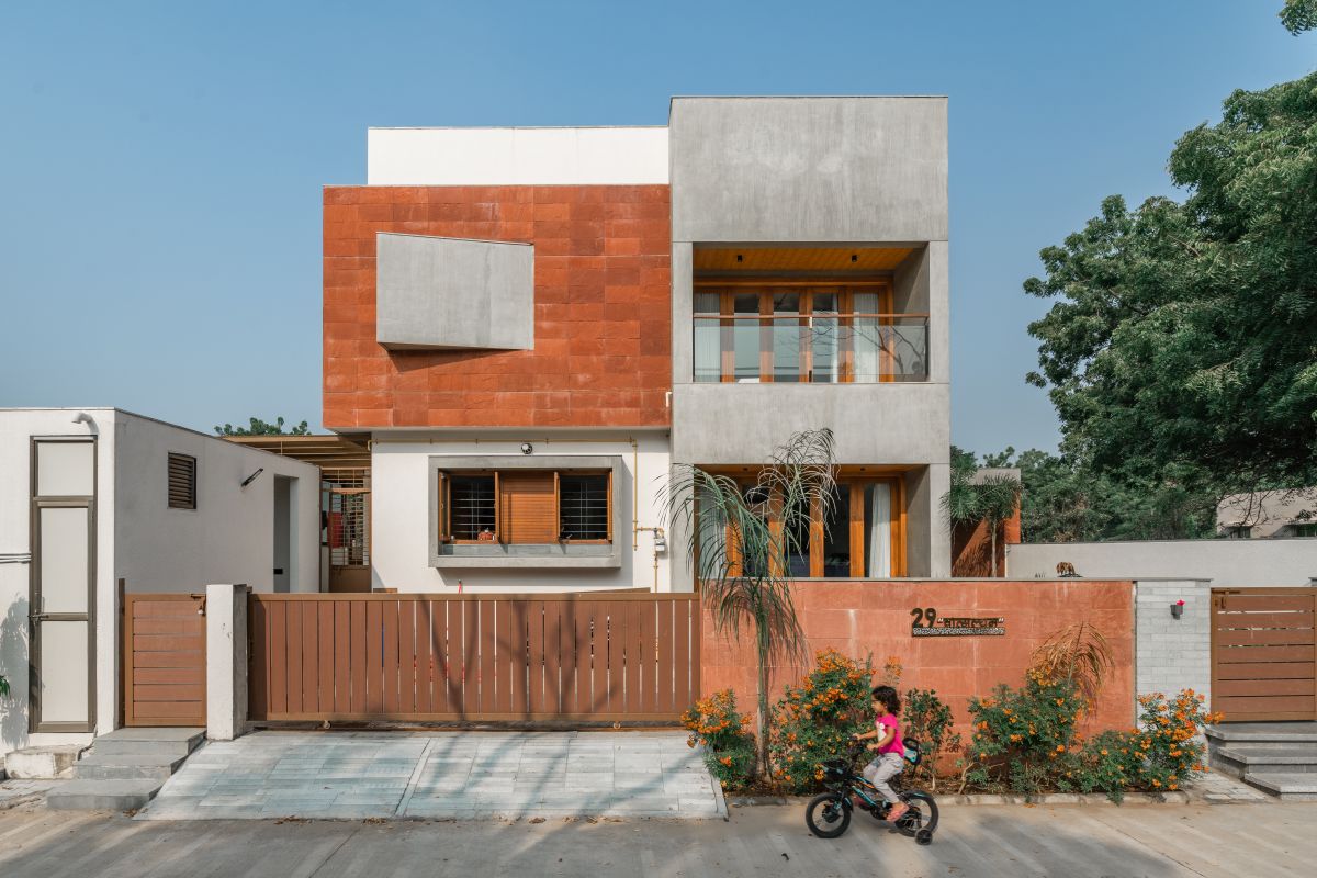 Parallel Volumes, at Ahmedabad, India, by urbscapes