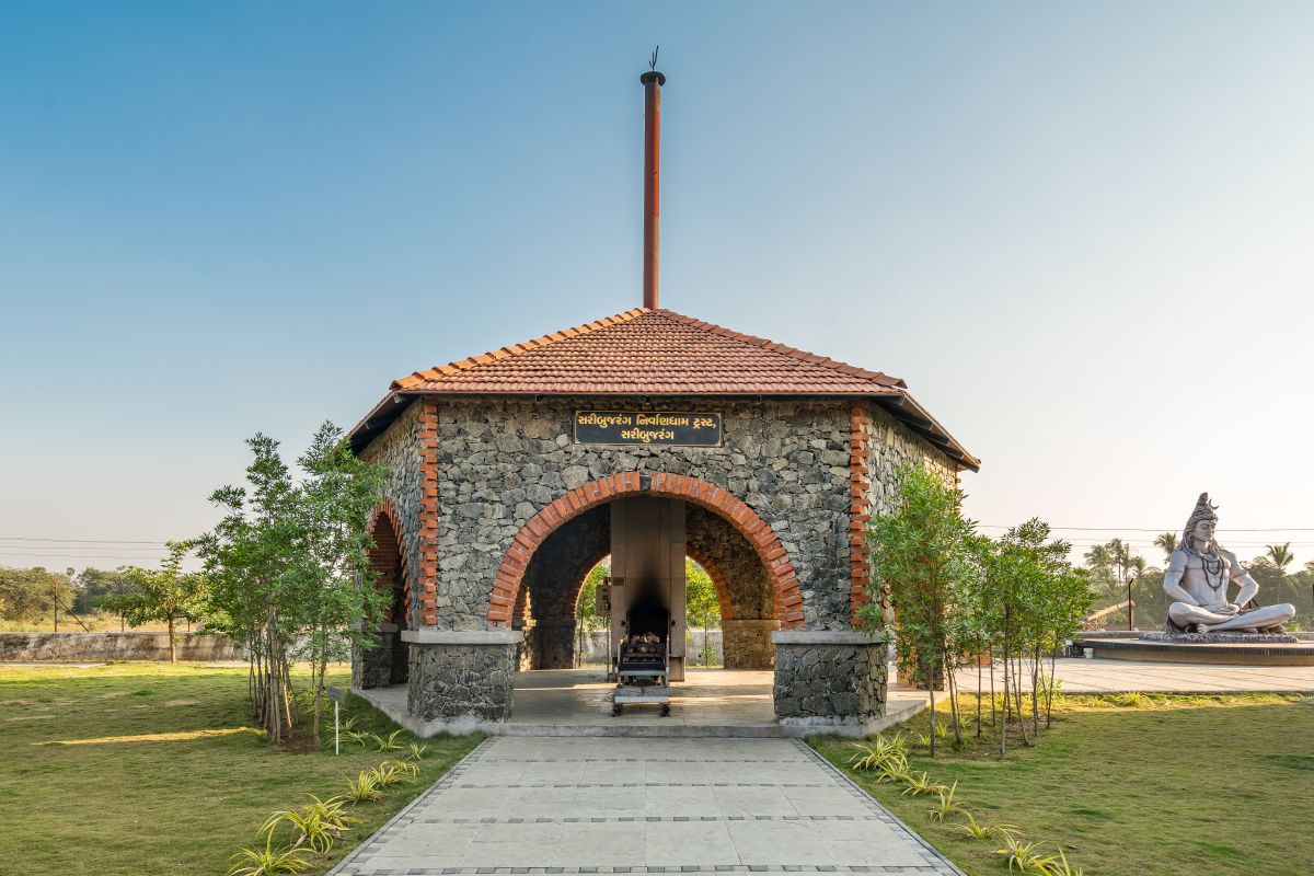 Udan Crematorium, at Amalsad Town, Gujarat, by d6thD design studio | Himanshu Patel 11
