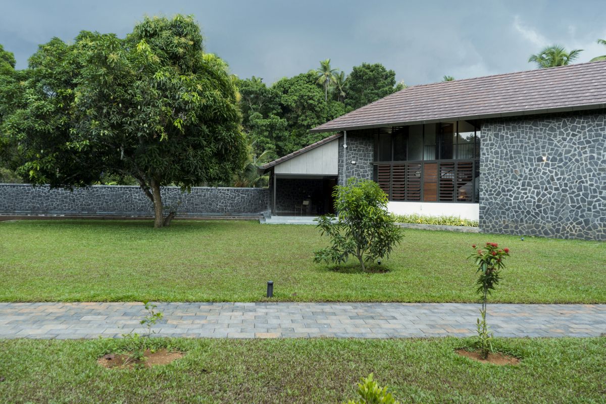 Dr Maani House 2020, at Koothattukulam, by RGB Architecture Studio 23