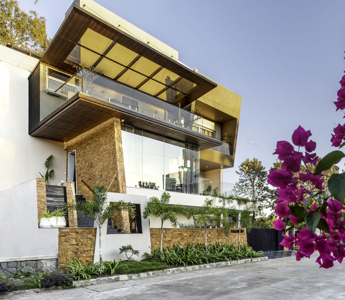 Yellow Stone House, at Indore, by Span Architects 54