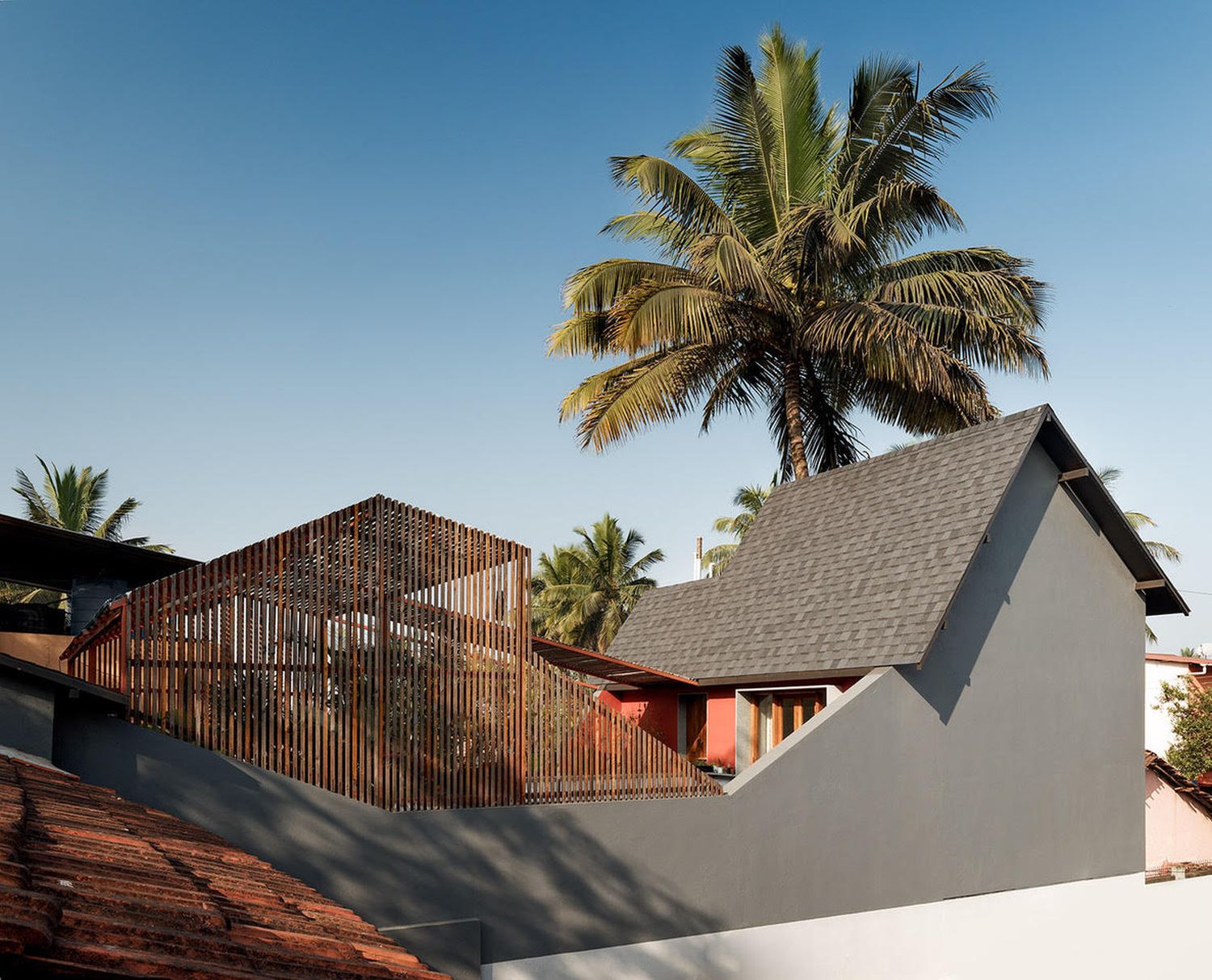 House with Different Roofs in Gadhinglaj, Kolhapur by RC Architects