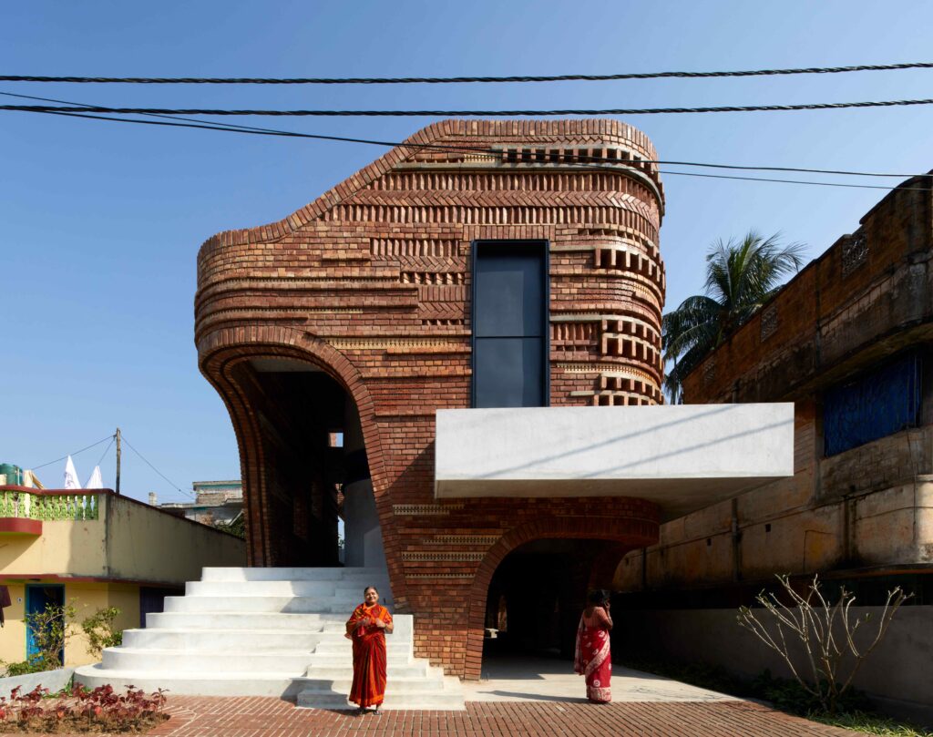 Gallery House, Bansberia, West Bengal by Abin Design Studio, Architects in Kolkata 1