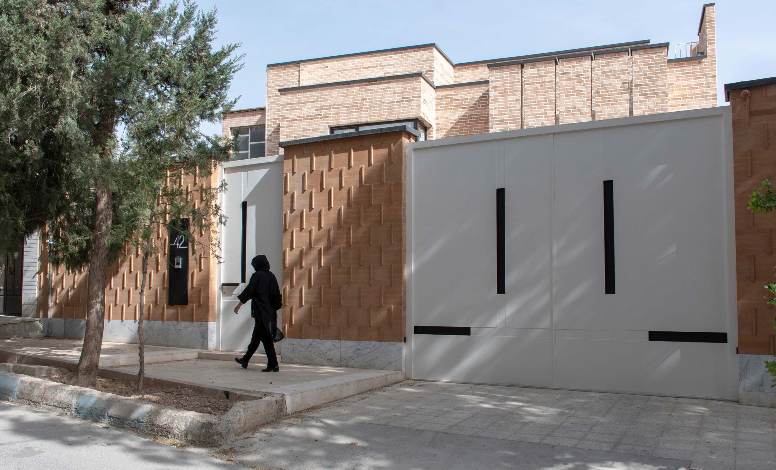 A House in The Pursuit Of Light, Esfahan, Iran, by BAM Architects 3