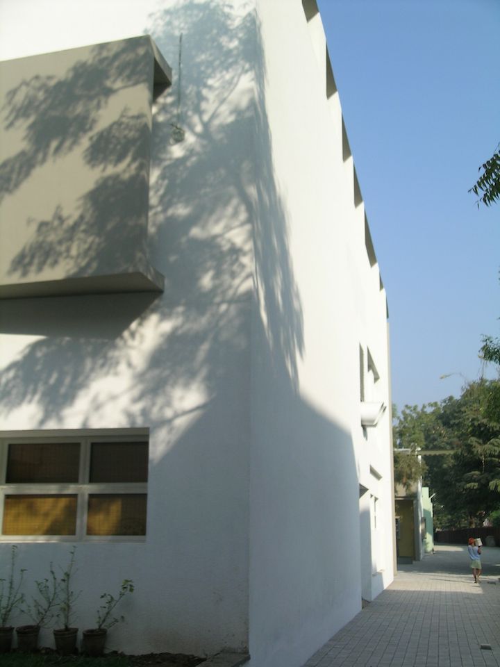 JPAC- Jairamdas Patel Academic Center at the Muljibhai Patel Urological Hospital Campus Nadiad, Gujarat by Indigo Architects 35