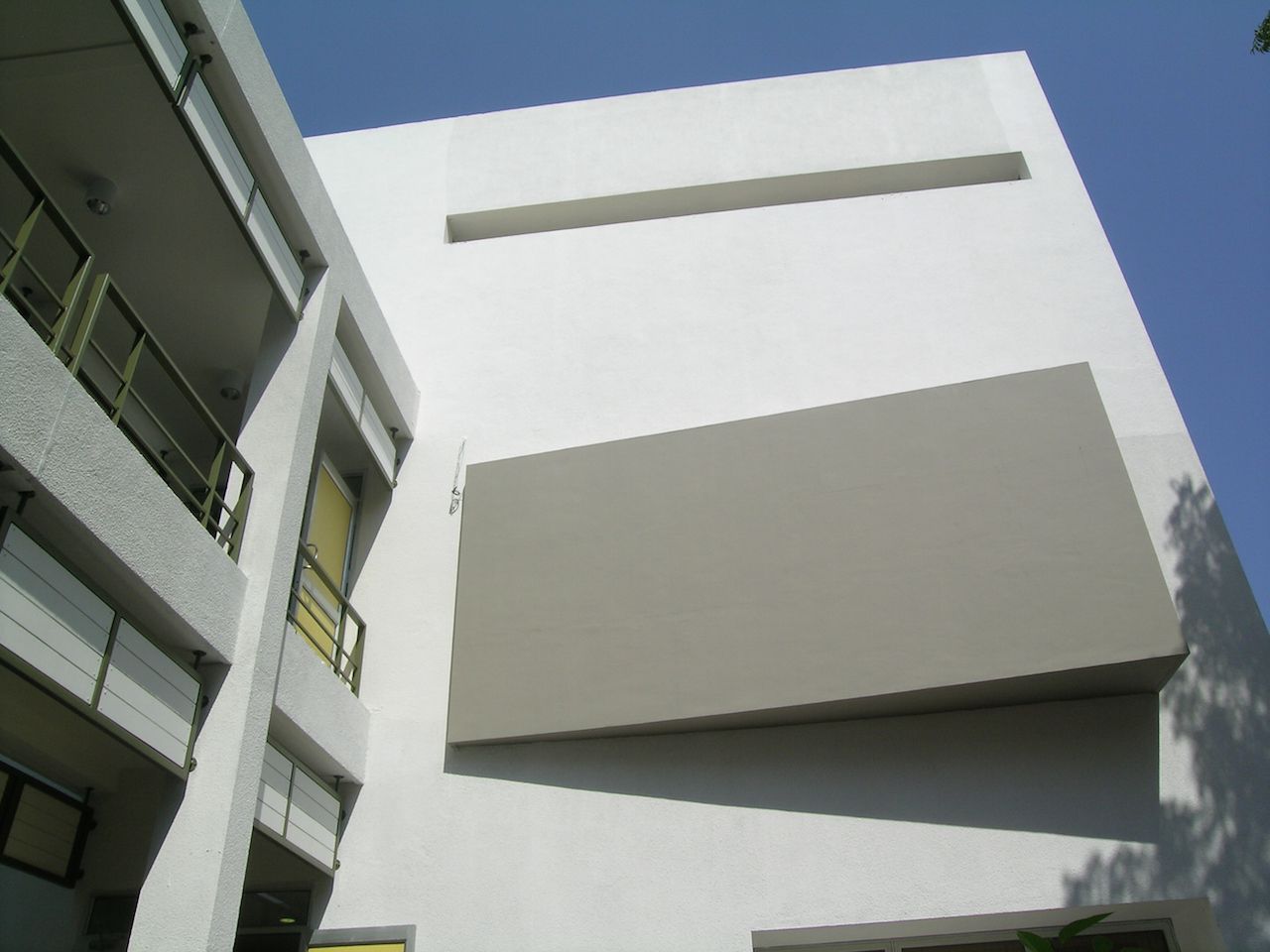 JPAC- Jairamdas Patel Academic Center at the Muljibhai Patel Urological Hospital Campus Nadiad, Gujarat by Indigo Architects 39