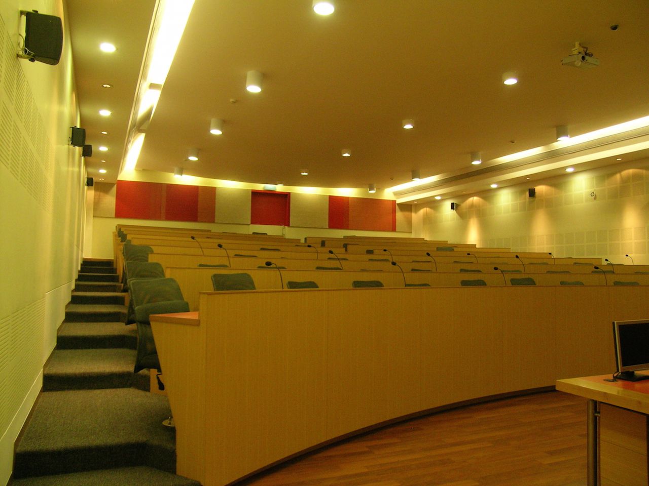 JPAC- Jairamdas Patel Academic Center at the Muljibhai Patel Urological Hospital Campus Nadiad, Gujarat by Indigo Architects 49