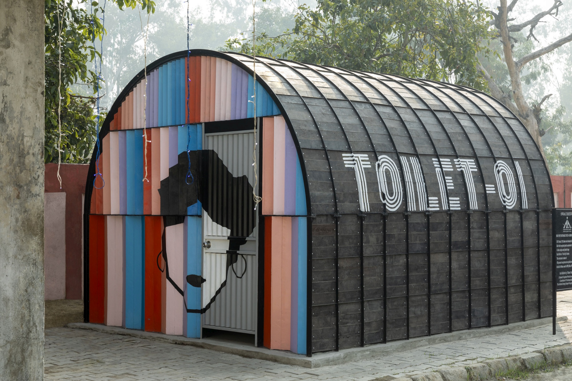 Toilet 001, Amritsar, by R+D Studio