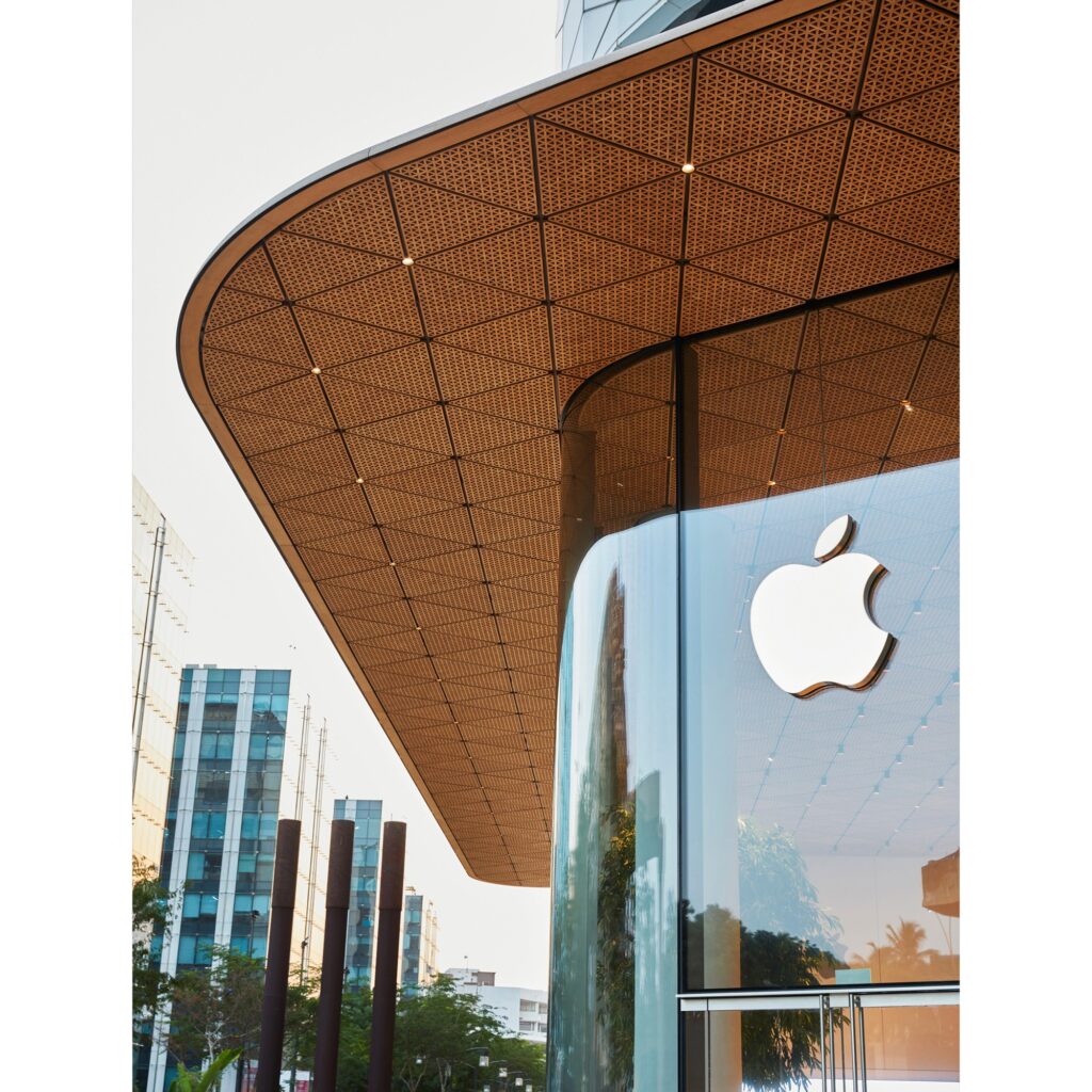 A Fosters + Partners Design: India Gets its First Apple Flagship Store 5