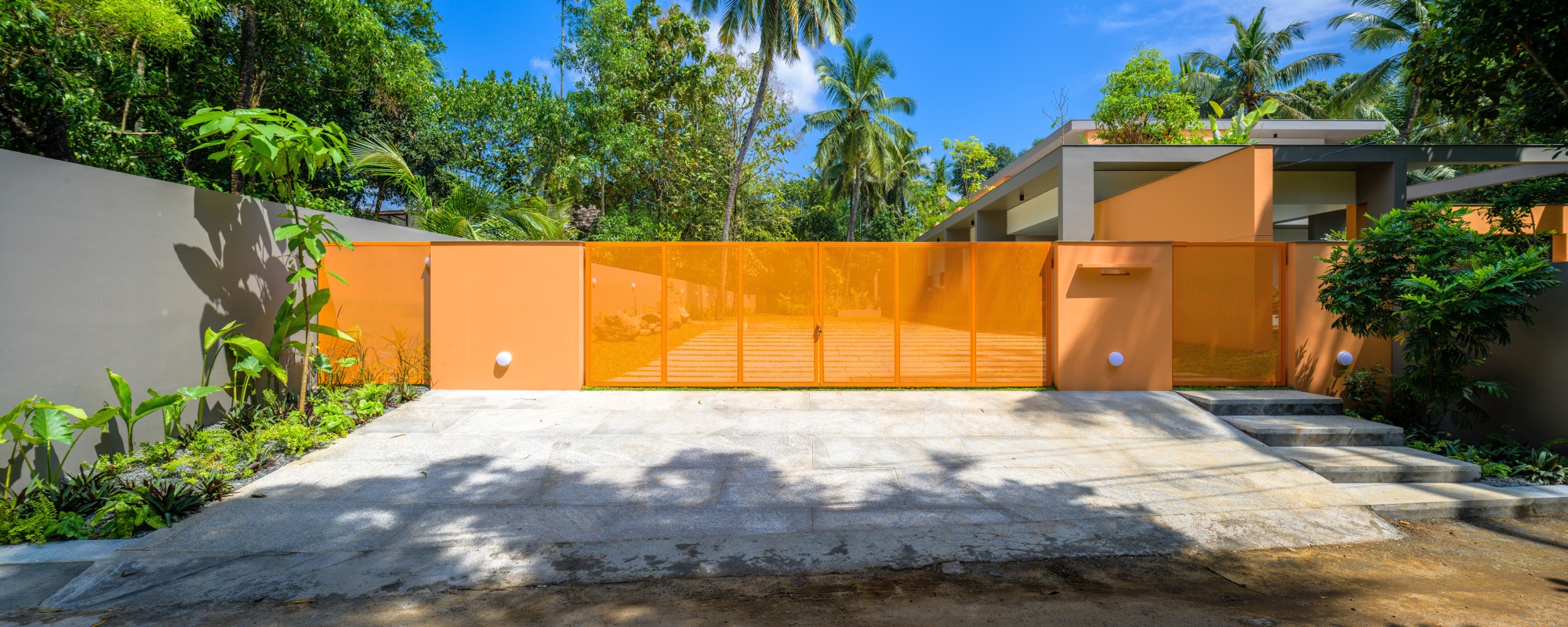 The Colour Burst House, Kerala, by LIJO.RENY.architects 43