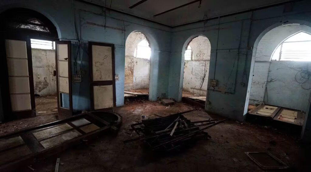 Indian Cricketer Vijay Hazare's bungalow ‘Pushpakoot' on the Brink of Demolition 5