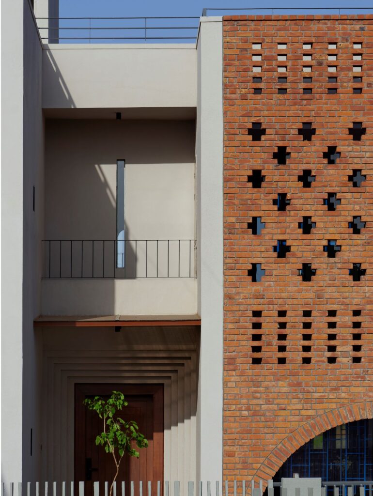 Within Cuboids, Pune, by Alok Kothari Architects 9