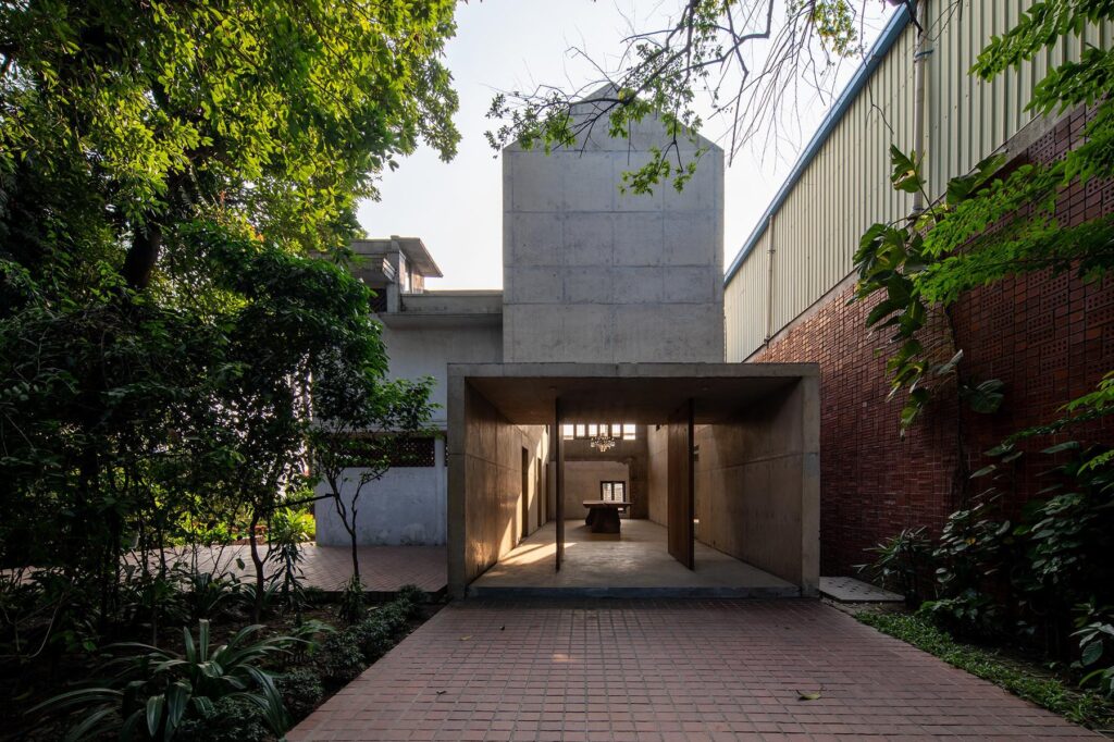 Hamidur Rahman Memorial Complex, Dhaka, Bangladesh, by Marina Tabassum Architects. Photo by City Syntax