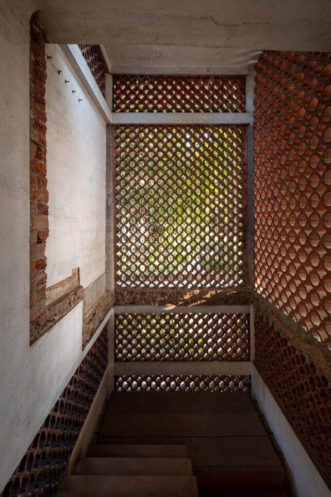 Hamidur Rahman Memorial Complex, Dhaka, Bangladesh, by Marina Tabassum Architects. Photo by City Syntax