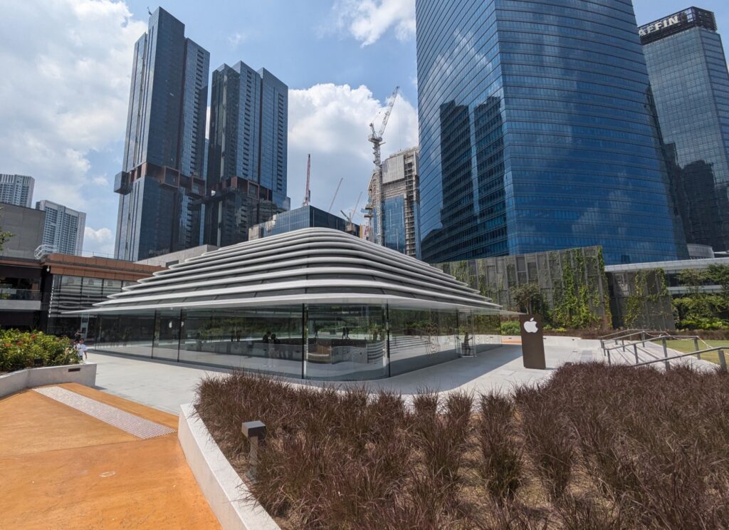 Of Glass Boxes and Domes - Praveen Bavadekar reviews The Apple Store at Kuala Lumpur, designed by Foster and Partners 18