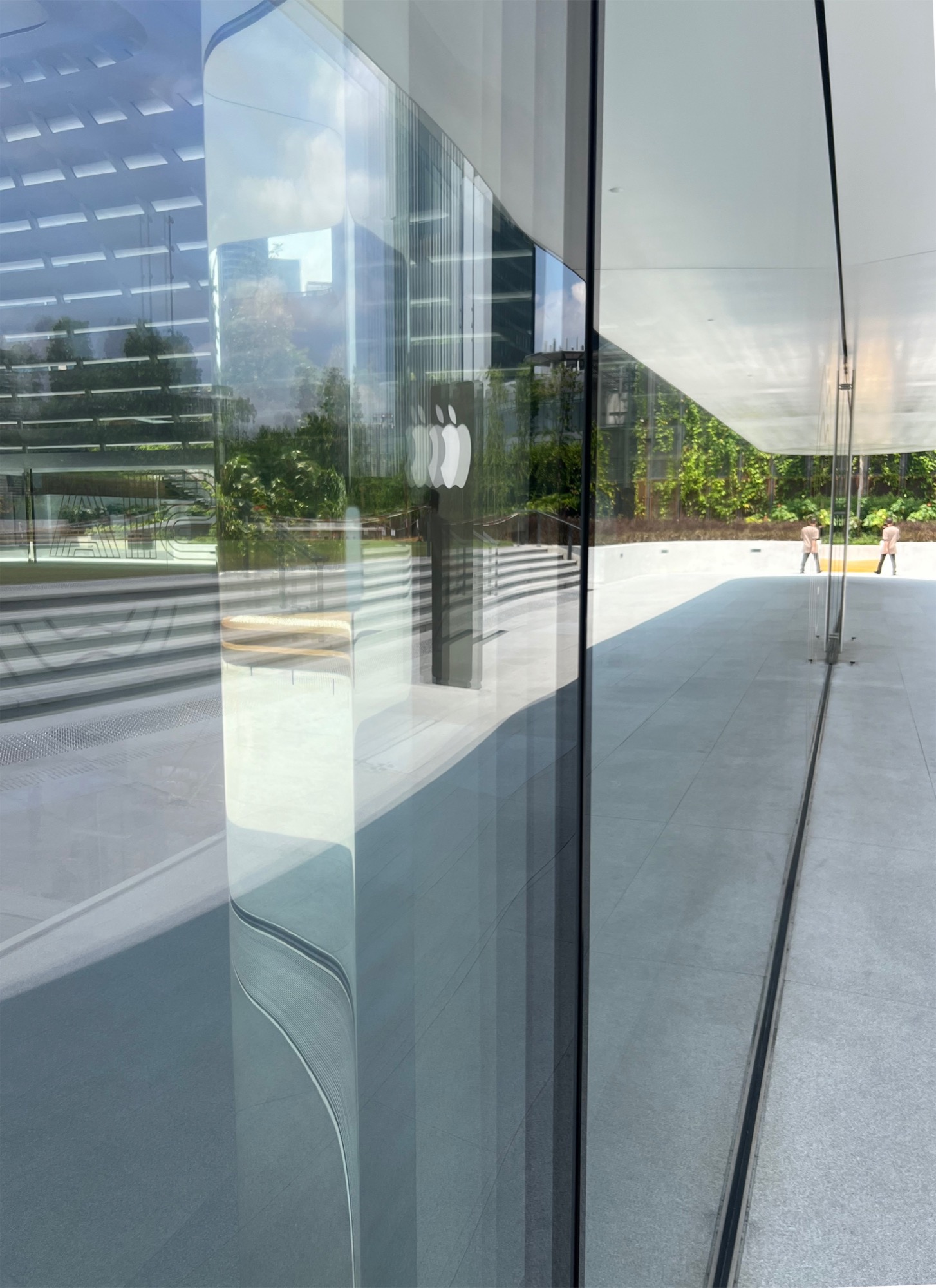 Of Glass Boxes and Domes - Praveen Bavadekar reviews The Apple Store at Kuala Lumpur, designed by Foster and Partners 4