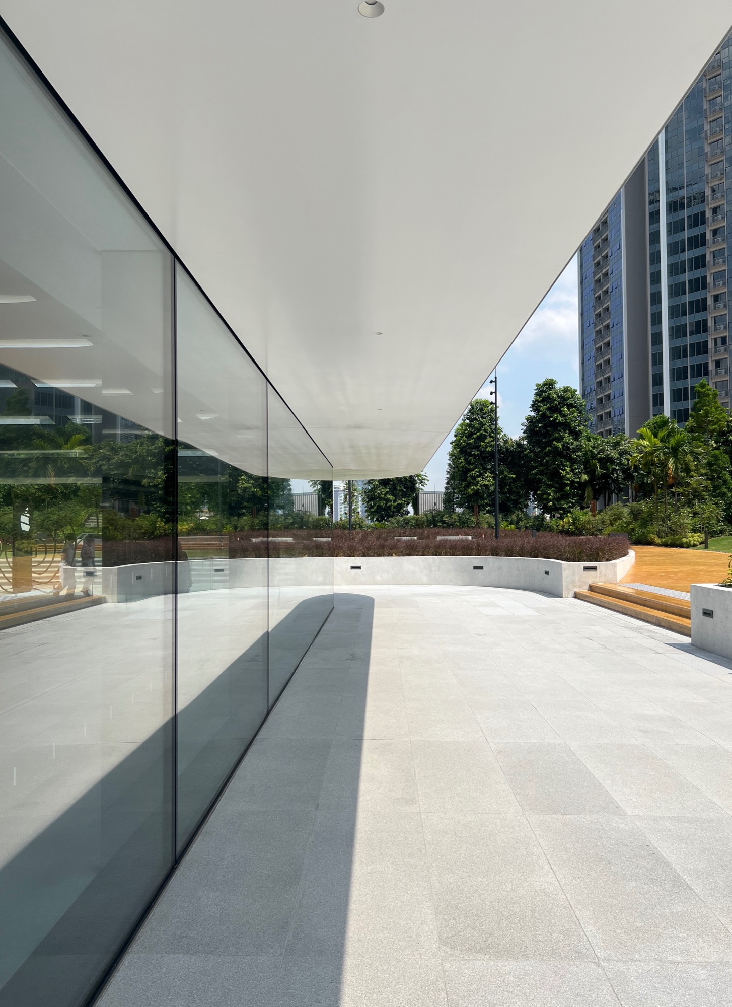 Of Glass Boxes and Domes - Praveen Bavadekar reviews The Apple Store at Kuala Lumpur, designed by Foster and Partners 2