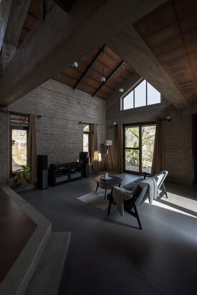 Interior. Boulder House, Shoolagiri, Tamil Nadu, by HabitArt Architecture. Photographs by GeoMorph Studio