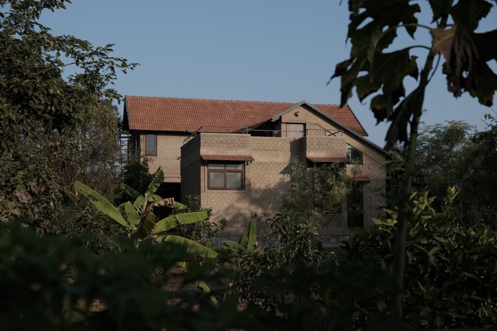 Exterior. Boulder House, Shoolagiri, Tamil Nadu, by HabitArt Architecture. Photographs by GeoMorph Studio