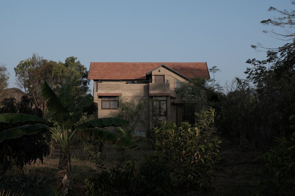 Exterior. Boulder House, Shoolagiri, Tamil Nadu, by HabitArt Architecture. Photographs by GeoMorph Studio