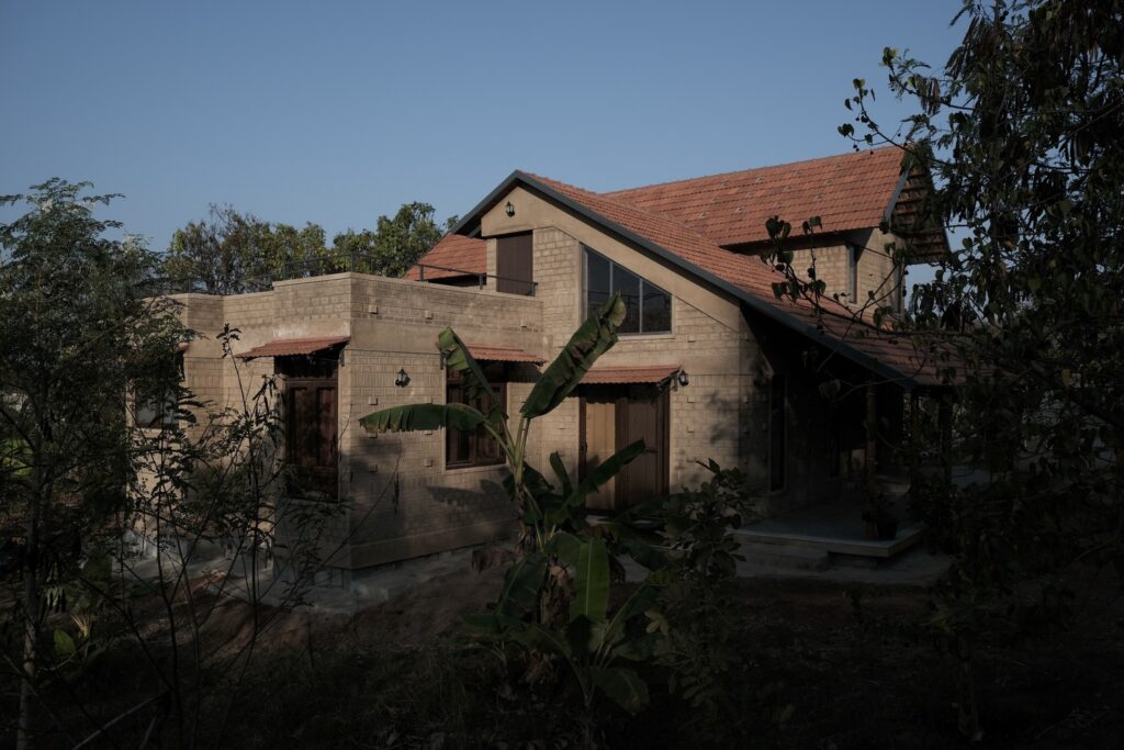 Exterior. Boulder House, Shoolagiri, Tamil Nadu, by HabitArt Architecture. Photographs by GeoMorph Studio