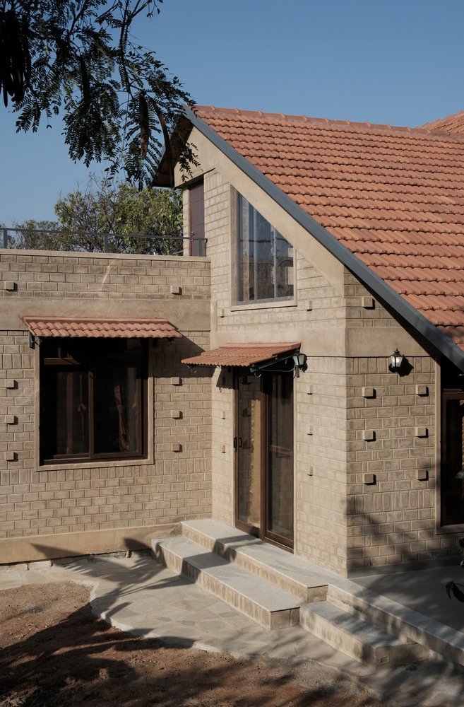 Exterior. Boulder House, Shoolagiri, Tamil Nadu, by HabitArt Architecture. Photographs by GeoMorph Studio