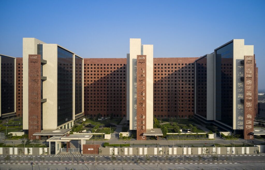 Surat Diamond Bourse, Gujarat, by Morphogenesis. photography by Edmund Sumner