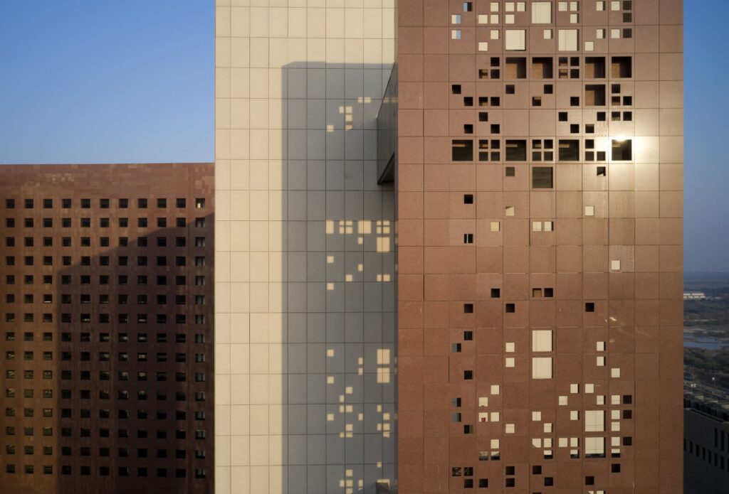 Surat Diamond Bourse, Gujarat, by Morphogenesis. photography by Edmund Sumner