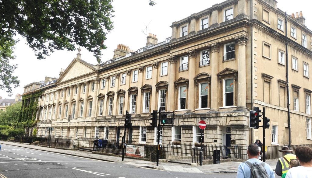 Palladian architecture is a common sight on the streets  
of Bath. © Suneet Paul 