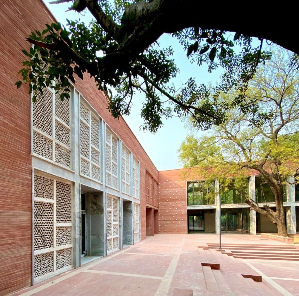 Courtyard. Humayun’s Tomb Site Museum, New Delhi, by vir.mueller architects. © Suryan//Dang and vir.mueller architects