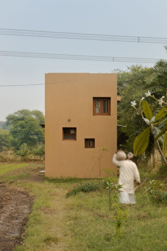 West Façade. Tiny House by Harshit Singh Kothari, Tanvi Jain. © The Space Tracing Company