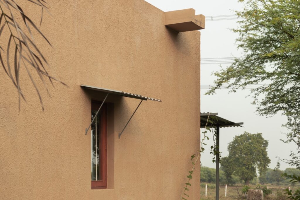 South Façade. Tiny House by Harshit Singh Kothari, Tanvi Jain. © The Space Tracing Company