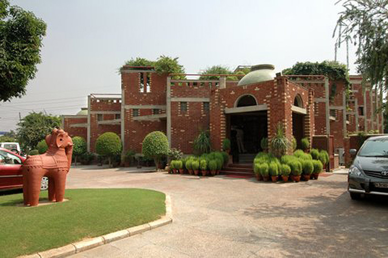 Office for American Institute of Indian Studies, Gurgaon. Photo Courtesy of Space Design Consultants