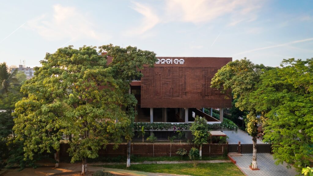 Biju Janta Dal Headquarter, Bhubaneshwar, by Studio Lotus. © Suryan//Dang