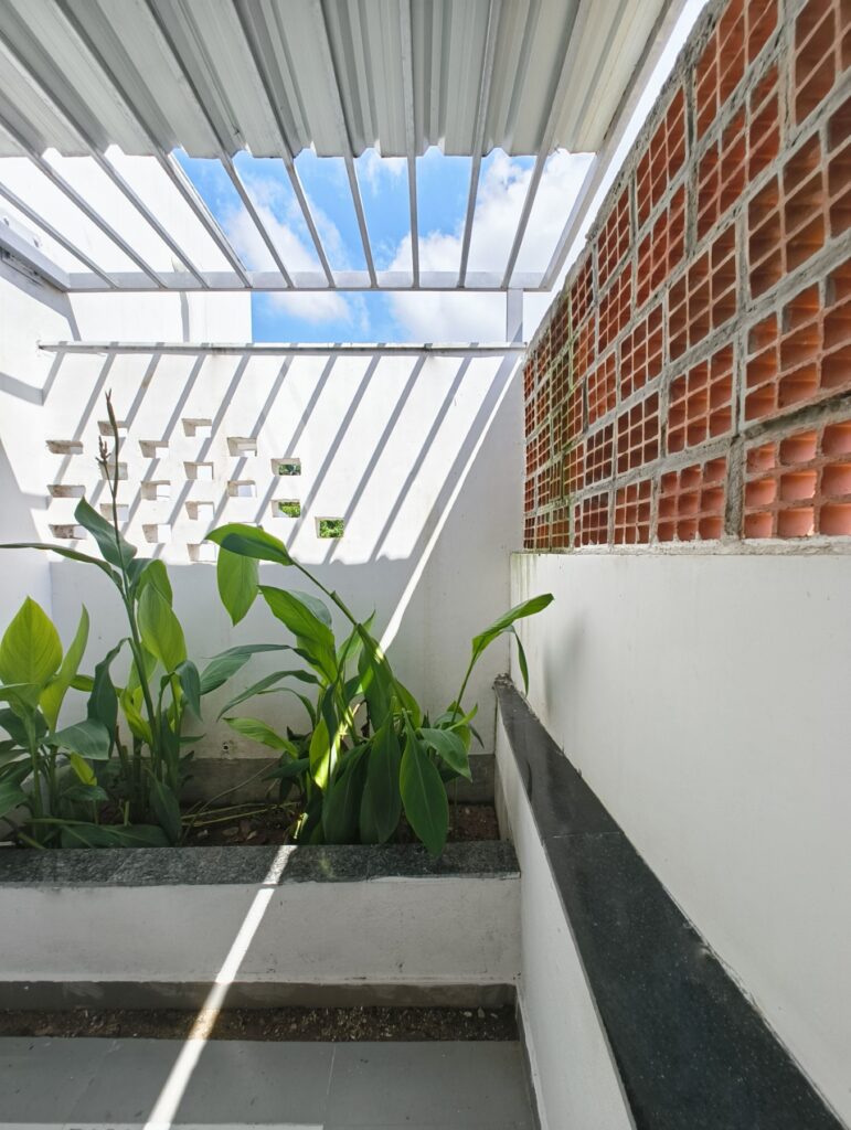 Humble Residence, Warangal, Andhra Pradesh, By Configoo Spaces 10 Humble Residence, by Configoo Spaces. © Inscribe Studio and Configoo Spaces