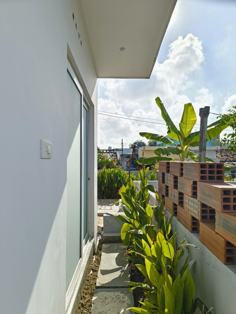 Humble Residence, Warangal, Andhra Pradesh, By Configoo Spaces 9 Humble Residence, by Configoo Spaces. © Inscribe Studio and Configoo Spaces